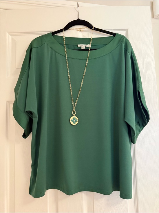 Chico's Tops - Chico's Emerald Green Short-Sleeve Tunic Top and Clover Green Gold Necklace